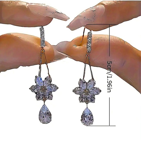 Gold Daisy Crystal Dangle Earrings Flower Water Drop - Picture 6 of 6